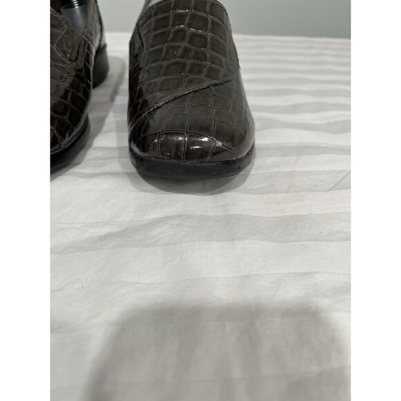 Clarks Women’s Croc Embossed Patent Edge Loafer Size 8M Brown.  Work Casual - Picture 5 of 11
